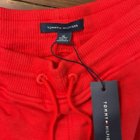Tommy Hilfiger Athletic Shorts red and navy XL NWT - Picture 3 of 5